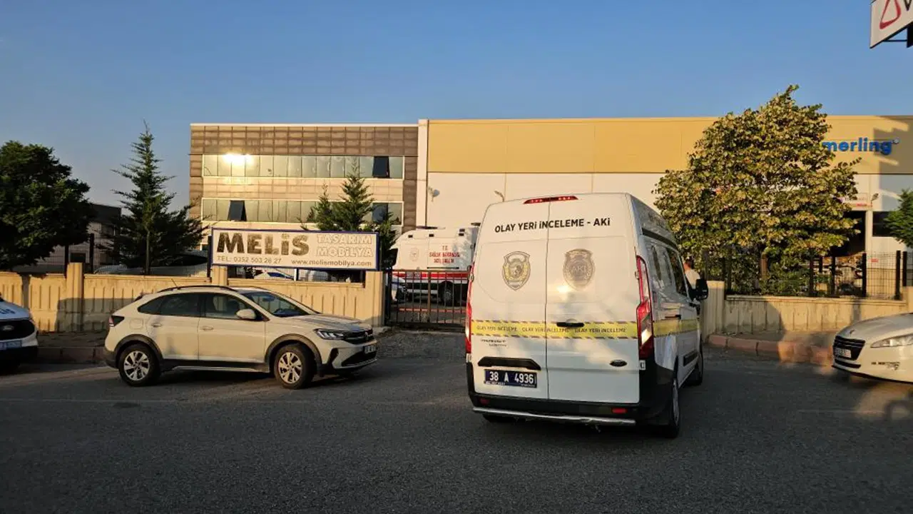 Kayseri'de Bir İşçi Fabrika Önünde Hayatına Son Verdi