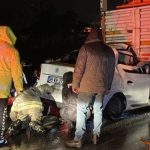 Büyükçekmece'de araç direksiyon hakimiyetini kaybedip kamyonun altına girdi: 1 ölü, 2 yaralı