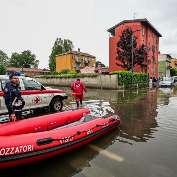 İtalya'nın Milano kentinde şiddetli yağış nedeniyle su baskınları yaşandı