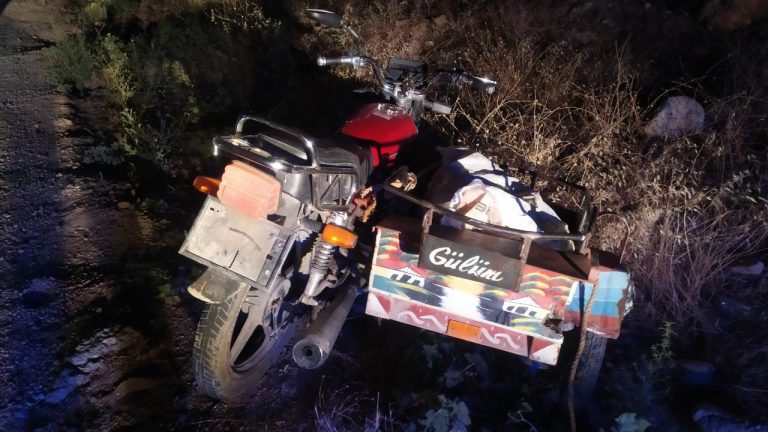 Adıyaman'da hafif ticari araçla çarpışan motosikletin sürücüsü hayatını kaybetti.