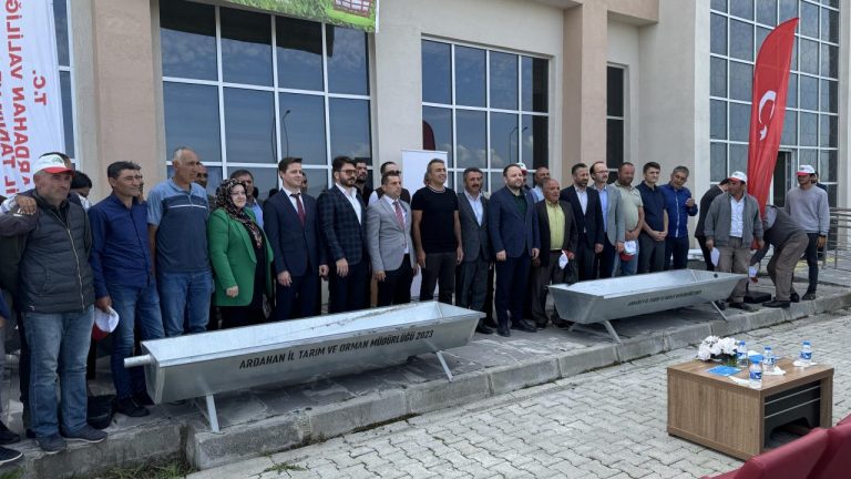 Hayvanların su ihtiyacını karşılamak için Ardahan'ın 15 köyüne 96 adet yama dağıtıldı.