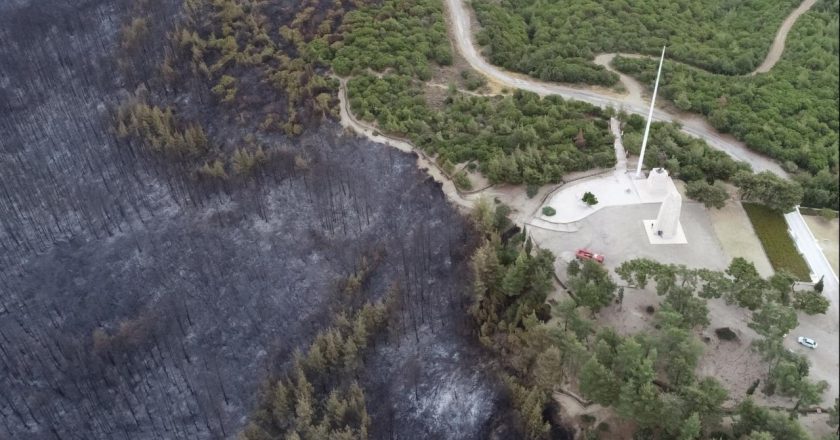 Yangın nedeniyle girişlerin kapatıldığı Çanakkale'nin tarihi bölgesi ziyarete açıldı.