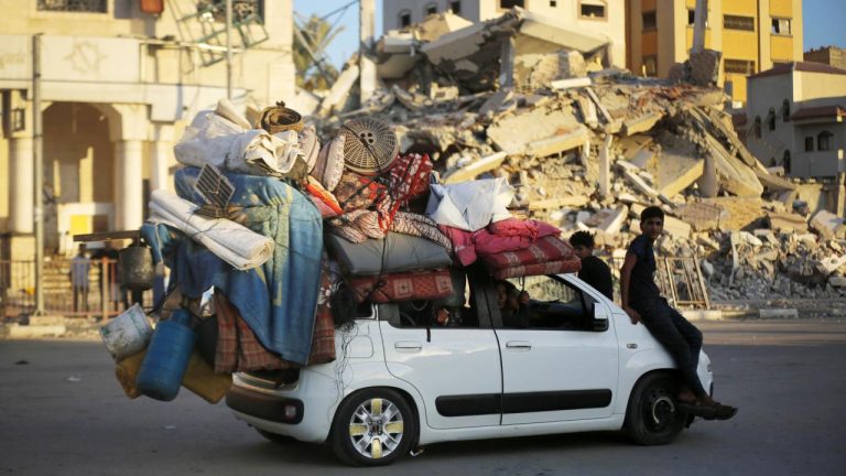 BM: İsrail'in son tahliye emri sonrasında binlerce Filistinli Gazze'nin batısına kaçıyor