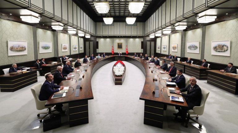 Cumhurbaşkanlığı kabinesi bugün yoğun bir gündemle toplanıyor