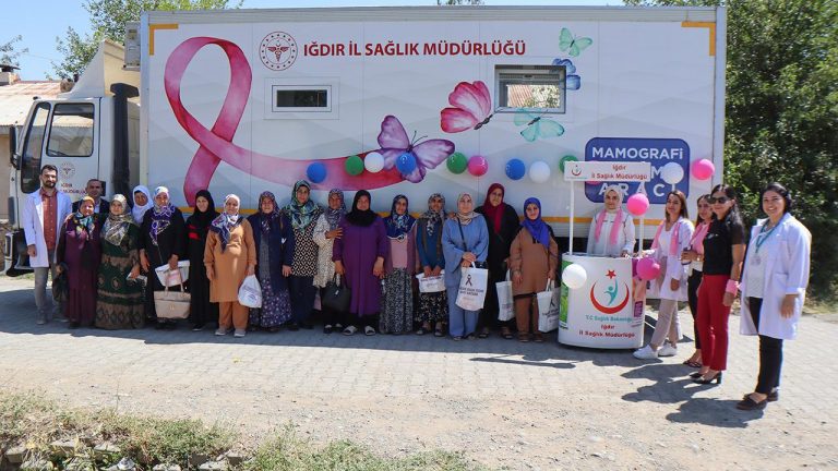 Sağlık ekipleri erken teşhis için gezici kanser tarama aracıyla köy köy geziyor