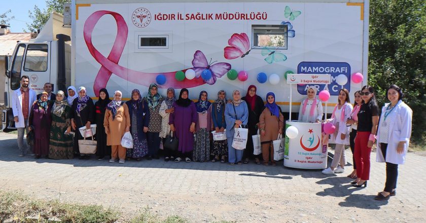 Sağlık ekipleri erken teşhis için gezici kanser tarama aracıyla köy köy geziyor