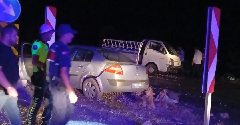 Konya'da otomobil ile kamyonet çarpıştı: 1 ölü, 7 yaralı