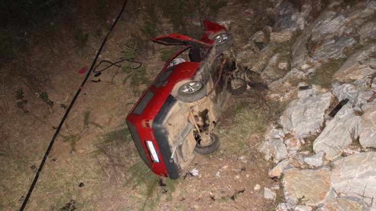 Kontrolü kaybeden otomobil nehir yatağına uçtu