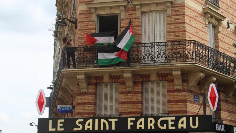 Paris Olimpiyat Oyunları'ndaki bisiklet yarışı Filistin'e destek gösterilerine sahne oldu