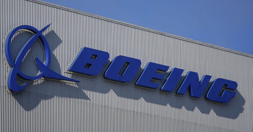 Boeing, likidite krizinin üstesinden gelmek için hisse senedi teklifinden 19 milyar dolar toplamayı hedefliyor