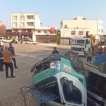 Adana’da çöp kamyonu sulama kanalına devrildi; 3 yaralı