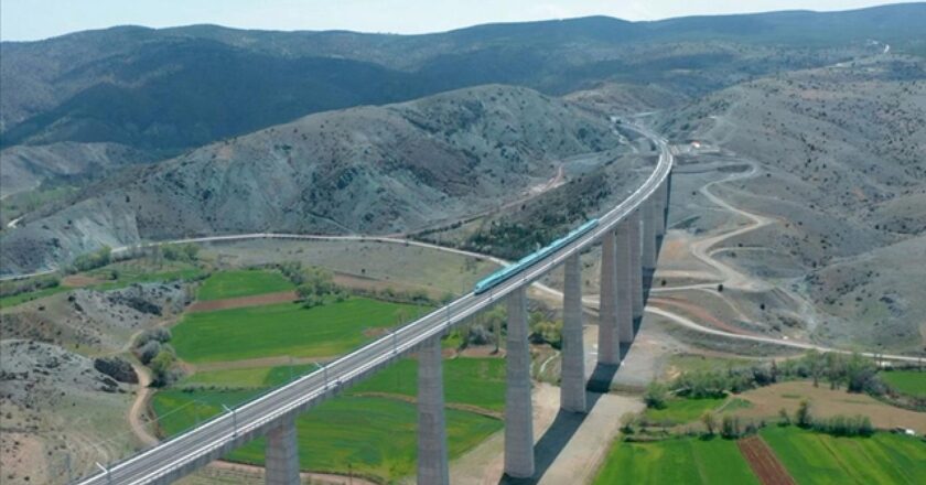 Türkiye’nin bölgesel demir yolu projesine 2,4 milyar euroluk yeşil finansman