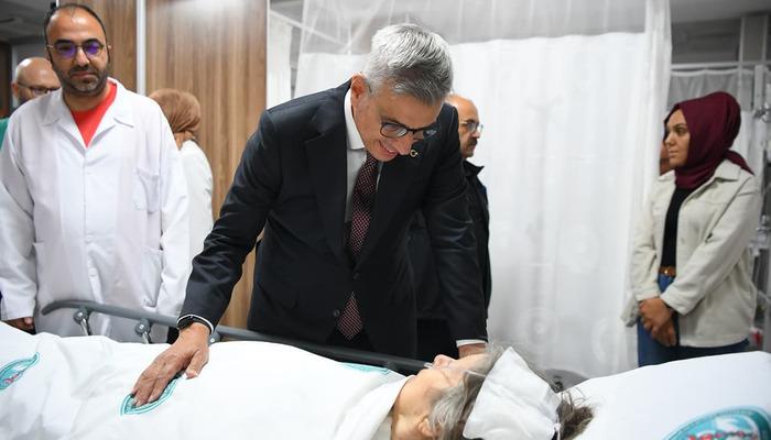 Sağlık Bakanı Kemal Memişoğlu, Balıkesir depreminde yaralananları özel ziyaret etti…