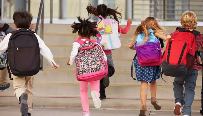 Okul çantası almadan önce bunlara dikkat: Uzmanından velilere kritik uyarılar! Öğrencilerin okul çantası omurgasını tehdit ediyor…