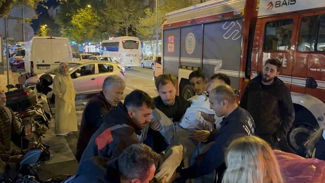 Kazanın ardından genç sürücünün ayağı motosikletin pedallarına sıkıştı.