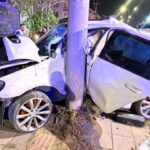 Otomobil direğe saplandı: 2 ağır yaralı – Son Dakika Türkiye Haberleri