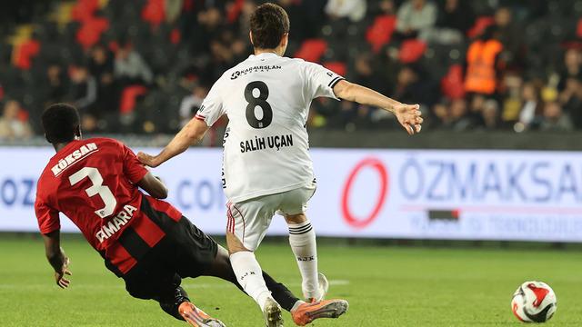 Salih Uçan’dan rest! “Burası Beşiktaş, kimse bırakamaz”