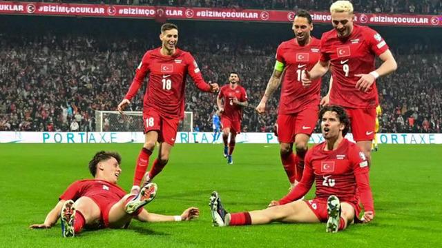 Dünya Kupası heyecanı sokaklara iniyor! İşte dev ekran noktaları