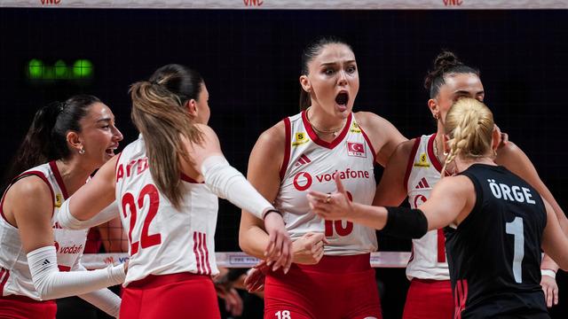 SON DAKİKA | Filenin Sultanları yarı finalde! Kanada’yı da devirdiler